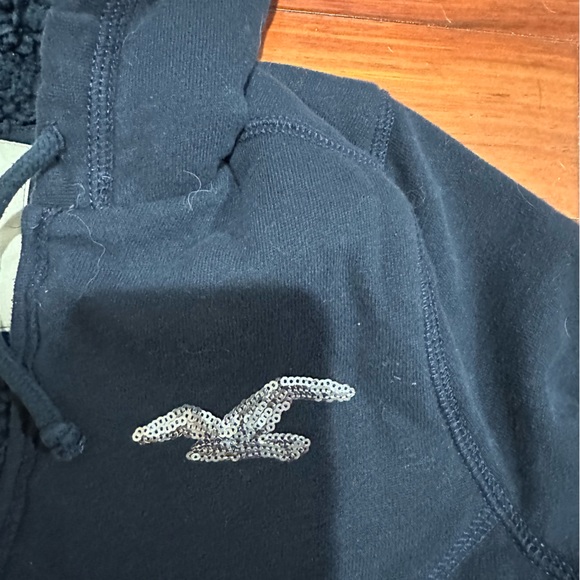 Women’s Hollister size medium blue with blue pherpa   lined zip up hooded jacket - Picture 2 of 4